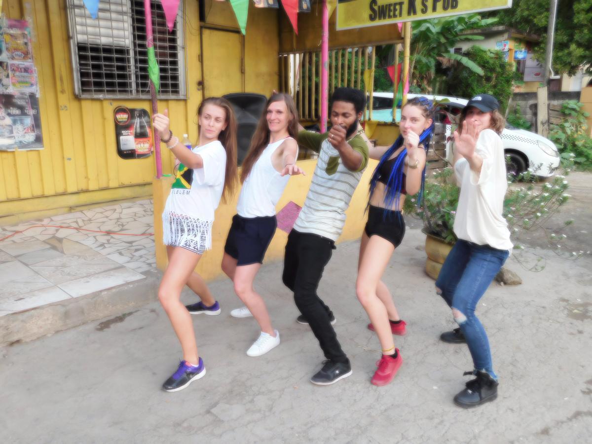 Dancehall Hostel Kingston Ngoại thất bức ảnh